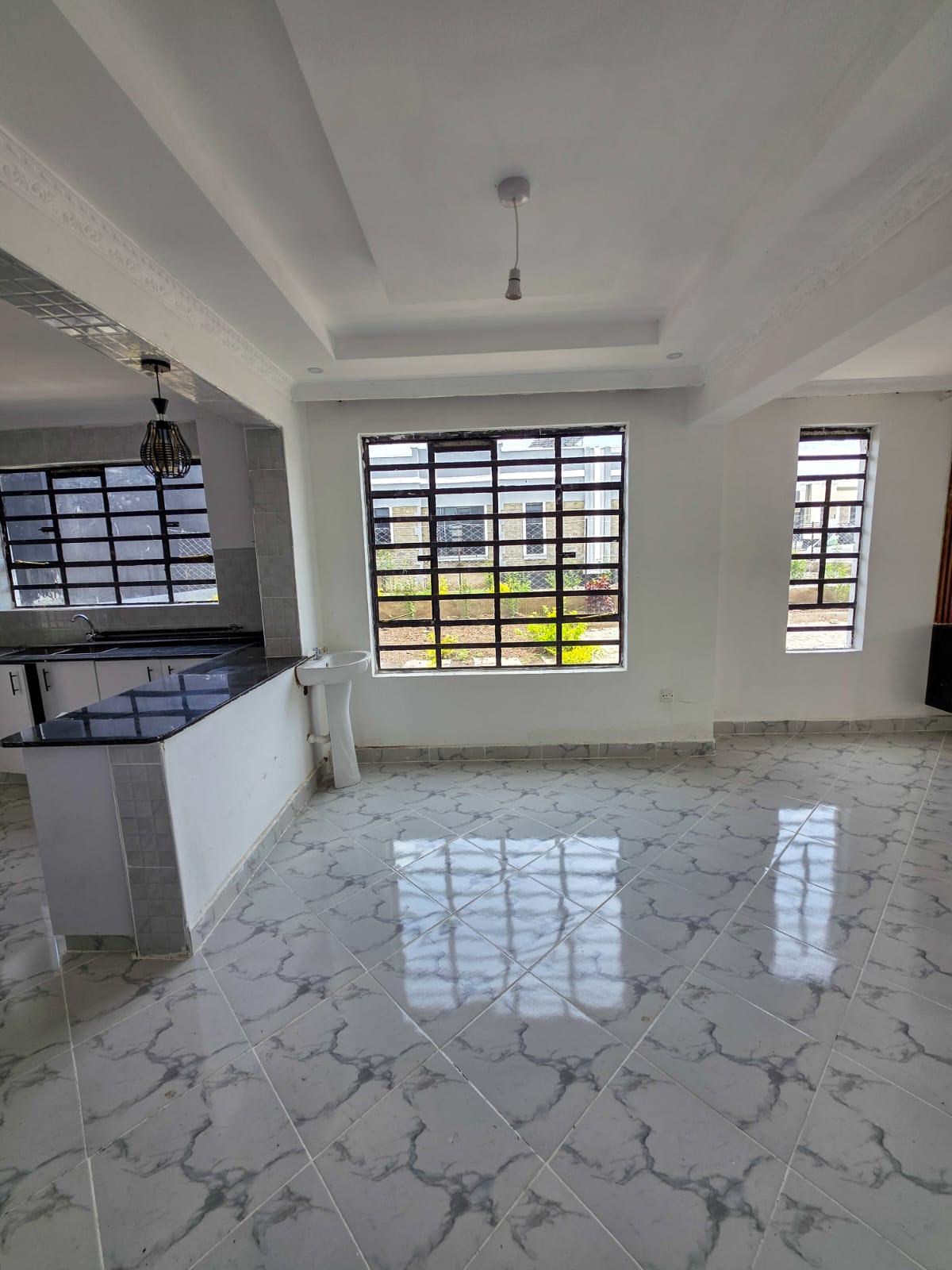 3 BEDROOM HOUSE +DSQ FOR SALE